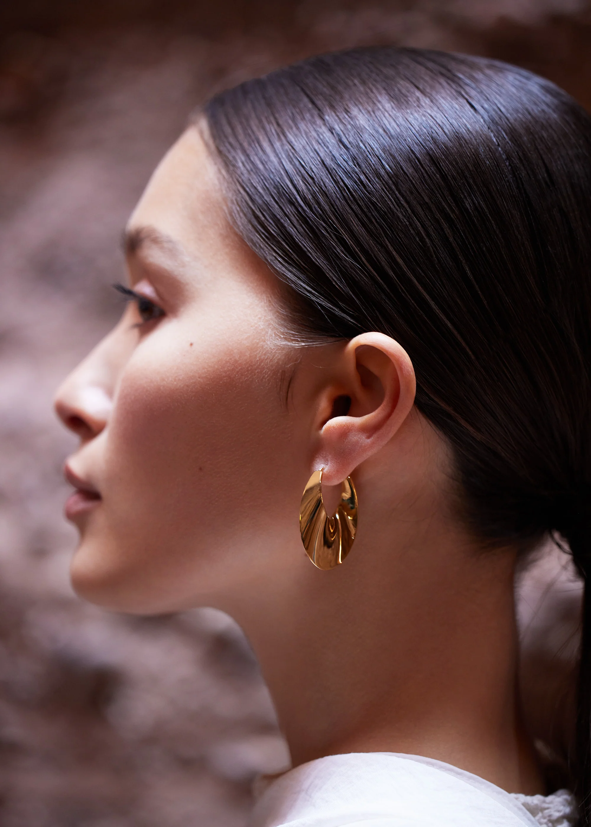 Éole Slim Hoop Earrings - 24 carat gold gilded - Image 4