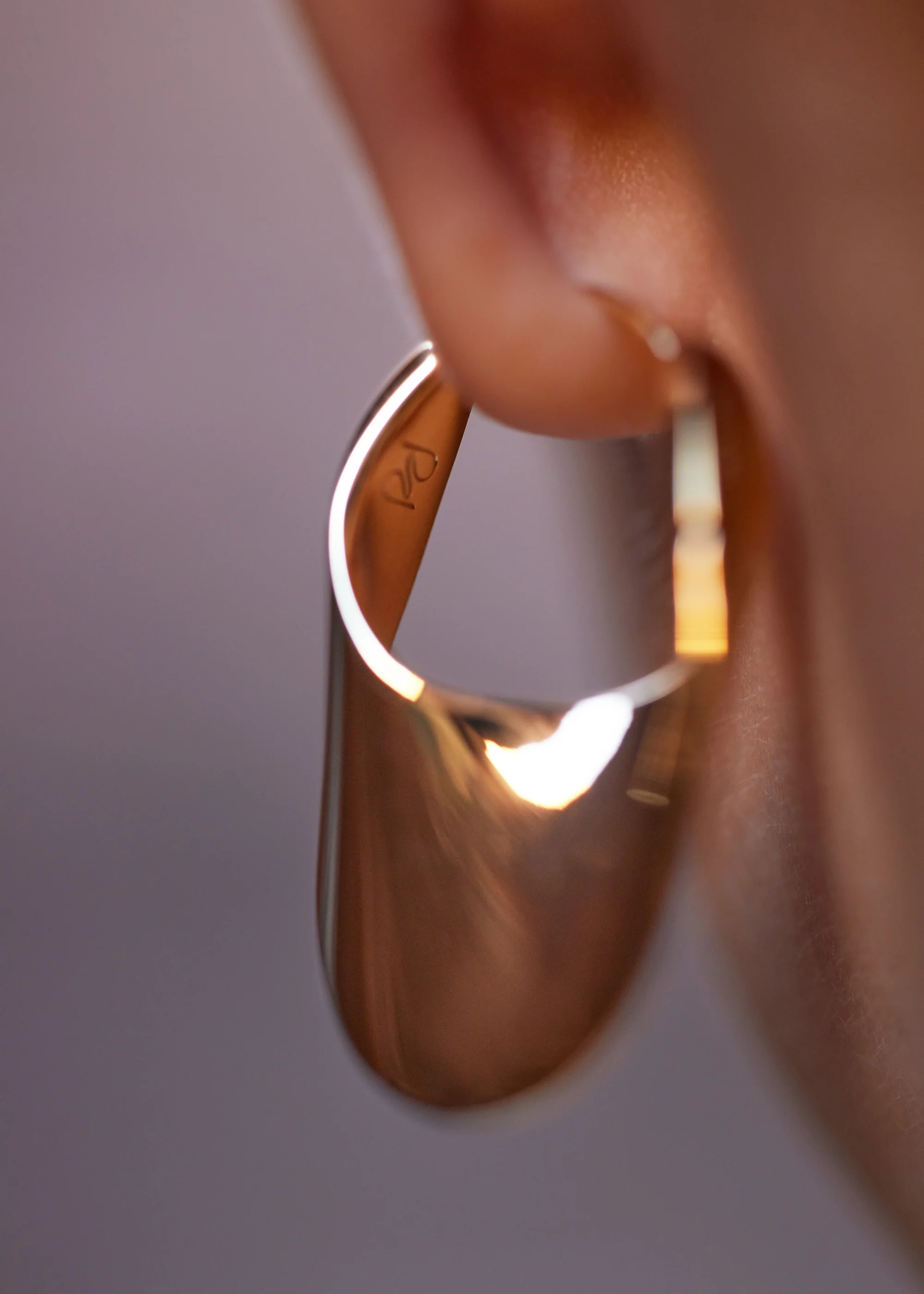 Éole Slim Hoop Earrings - 24 carat gold gilded - Image 7
