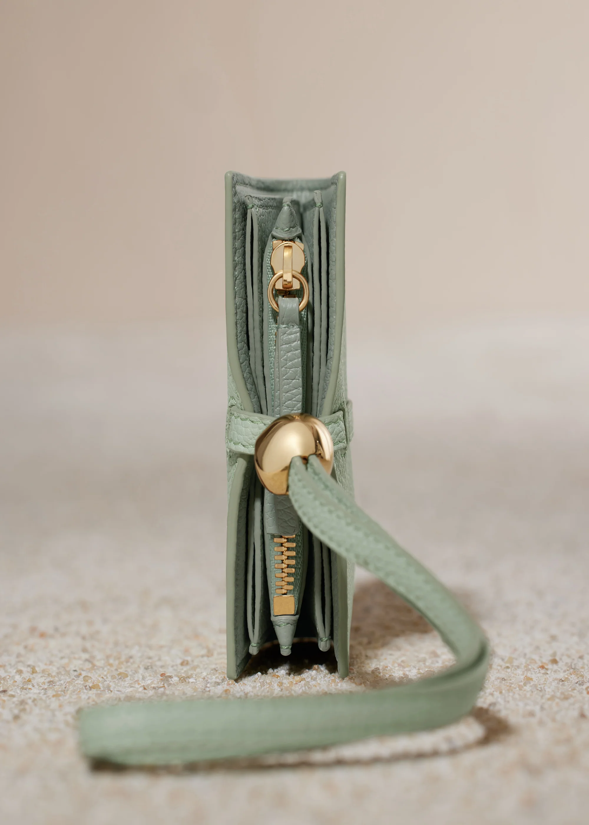 Kayé Card Holder - Textured Duo Fresh Almond - Image 4