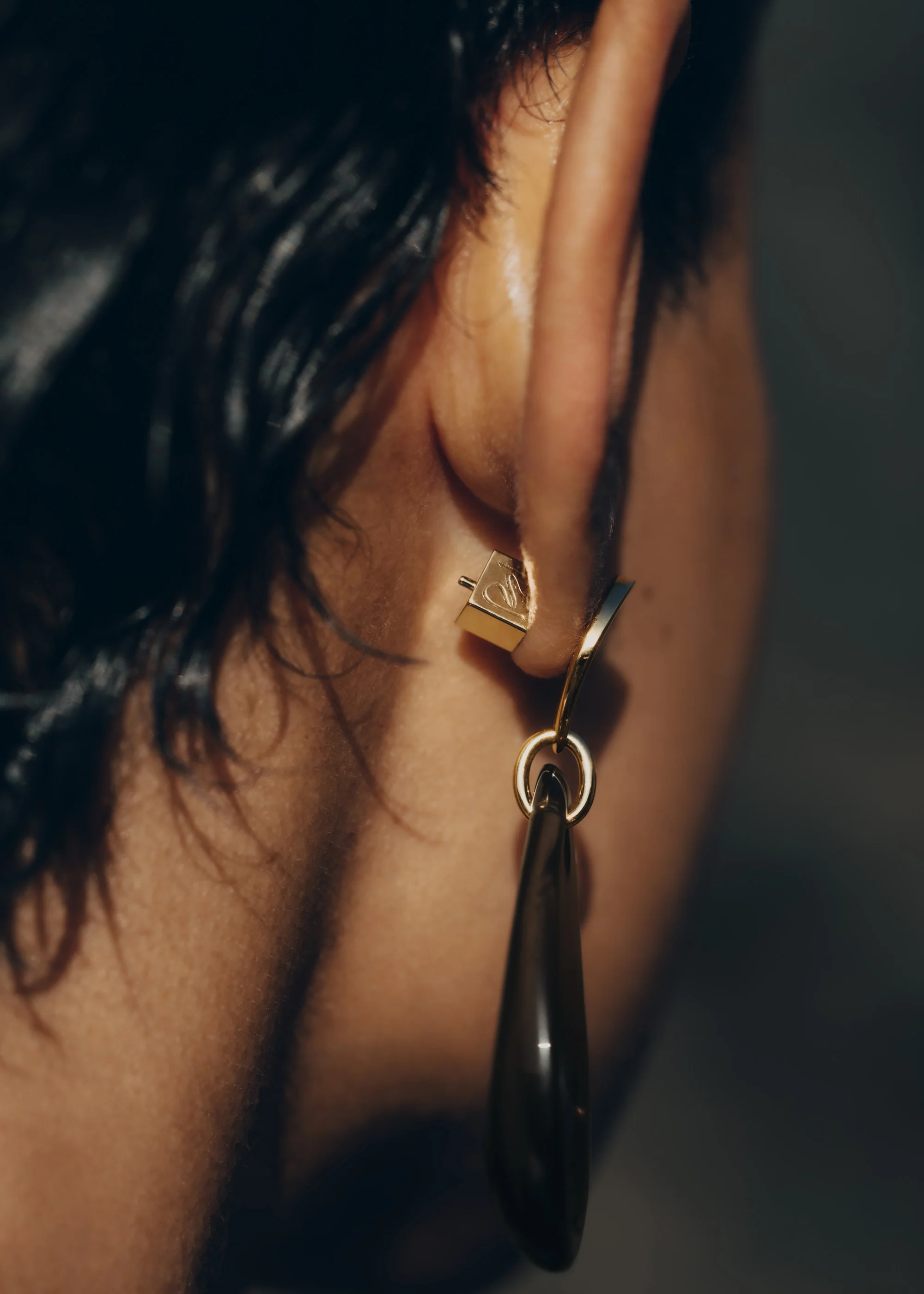 Naé Drop Earrings - Smoked glass - Image 4