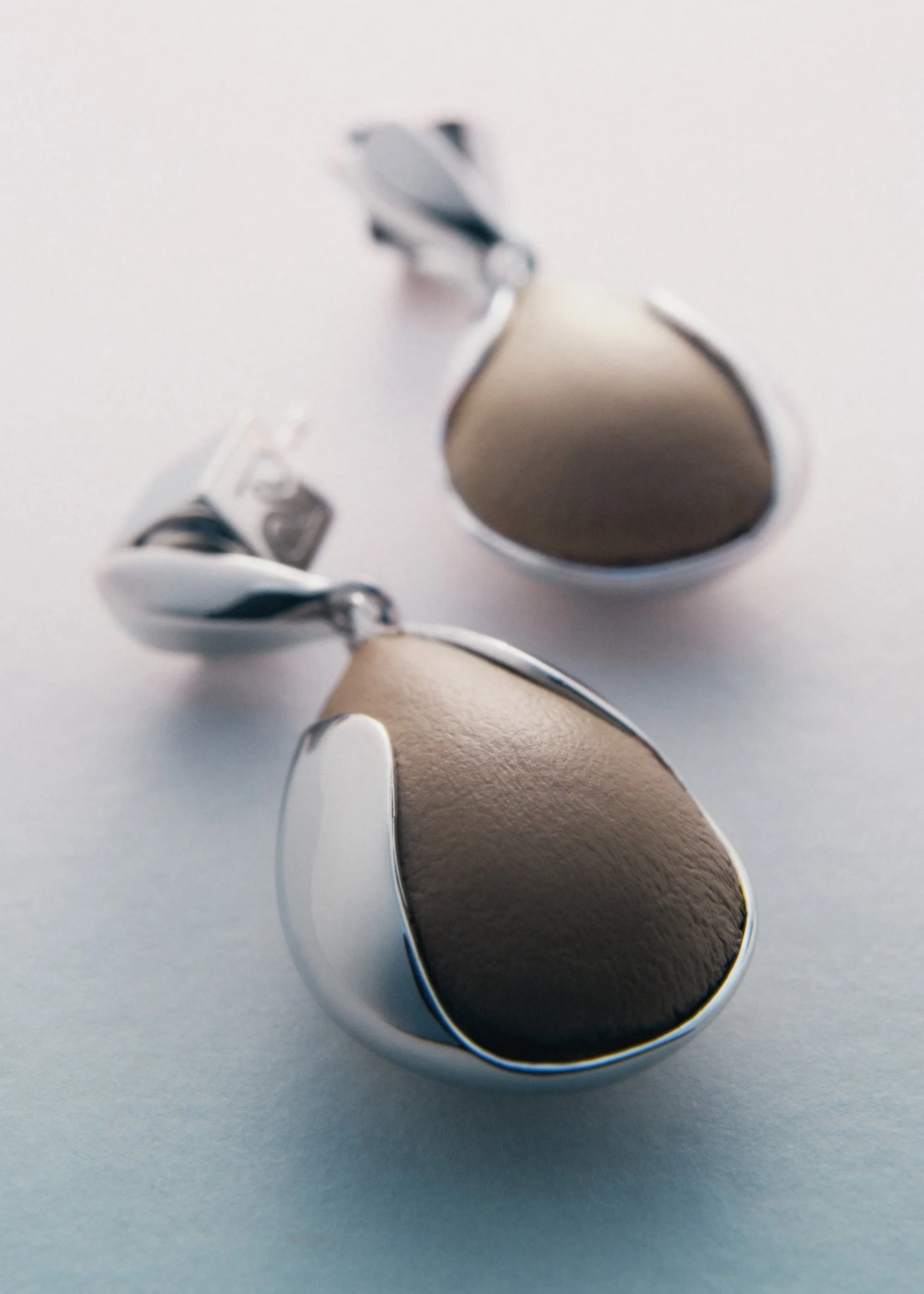 Ormé Earrings - Silver in rhodium with Taupe Leather - Image 2